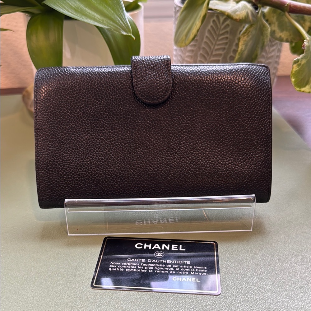 Chanel Black Card Holder Luxurious Accessory - Picture 2 of 10